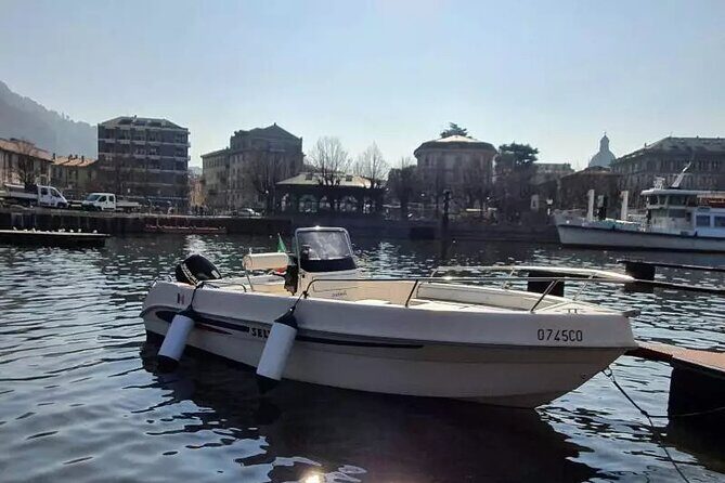 1 Hour Boat Rental Without License 40cv Engine on Lake Como - How the staff teaches you to feel confident quickly