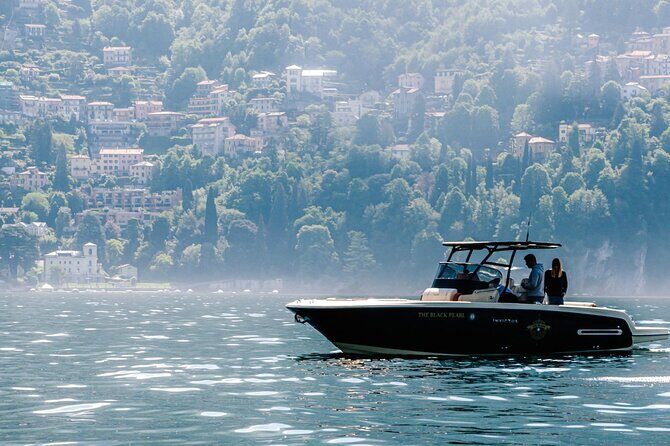 2H Private Cruise Lake Como Tender yacht Invictus 6 pax - Entering Como from the water: what makes this 2-hour format work