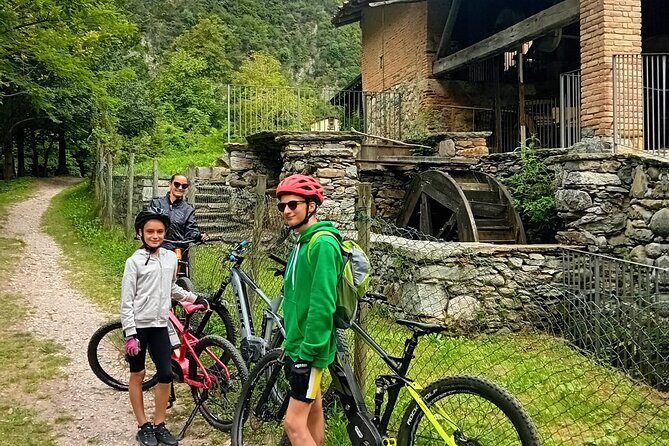4-hour E-bike Tour of the Piccolo Mondo Antico in Lake Como - Return to Menaggio: small streets, big payoff