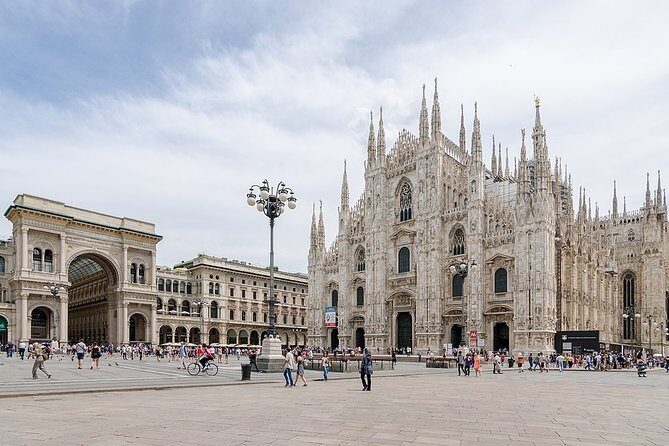 Arrival Private Transfer: Malpensa Airport MXP to Milan in Luxury Van - Airport Waiting Done Right (Up to 60 Minutes)