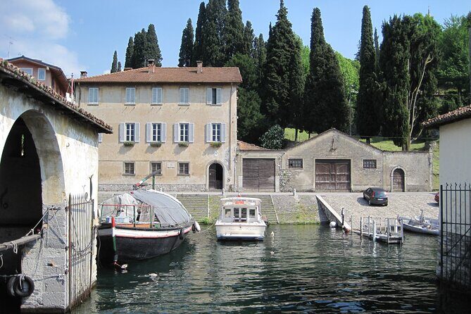 BELLAGIO FOOD TOUR + Villa Melzi - Loppia’s dock and the Lucie fishing boats: a quick stop with payoff