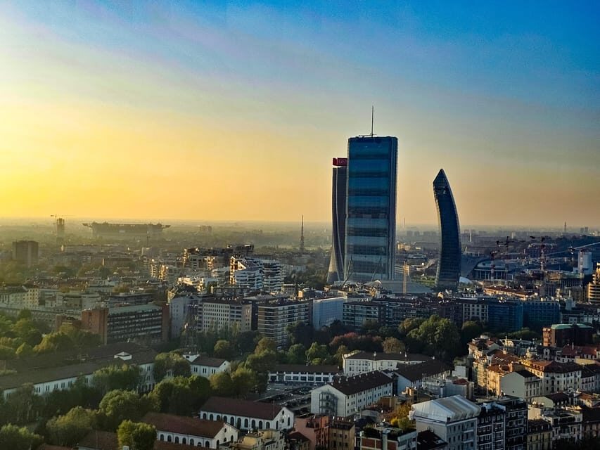 Branca Tower and Sforza Castle Guided Tour - Parco Sempione in 45 minutes: history you can walk through