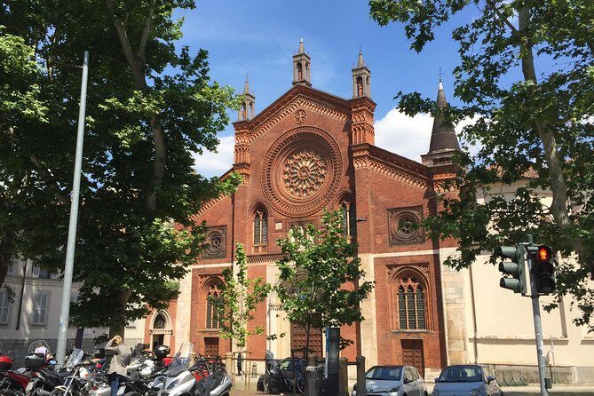 Brera district & Pinacoteca 2-hours guided experience with entrance tickets included - Where You Meet and How the Tour Flows in Real Life
