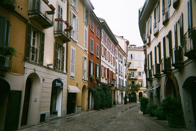 Brera district & Pinacoteca 2-hours guided experience with entrance tickets included - Should You Book Brera and Pinacoteca di Brera with a Guide?