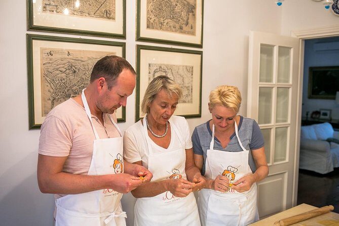 Cesarine: Cooking Class with tasting at Local's Home in Milan - Eating Together: The Wine Pairing Makes It a Meal, Not a Lesson