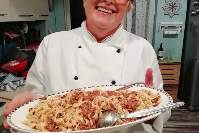 Choose three recipes to cook from all the traditional cuisine - The rhythm of the class: arrive, cook for two hours, then eat your results