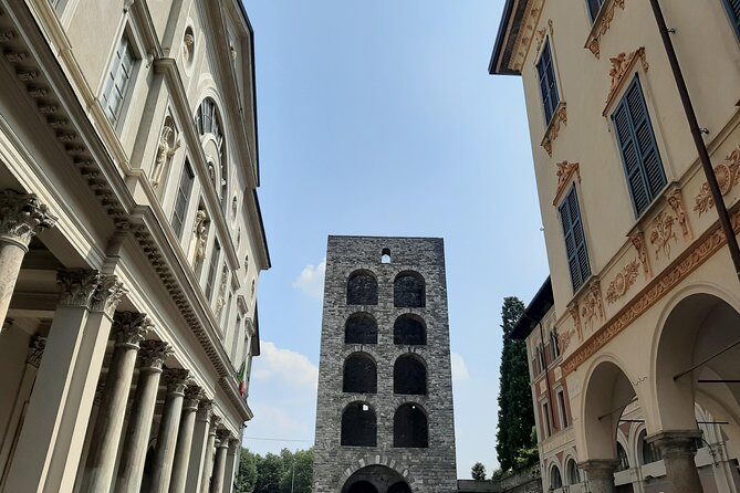 Como city and its History Exclusive Walking Tour (1 h from Milan) - Ex Casa del Fascio: rationalist architecture with a story attached