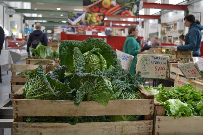 Como Food Tour and the Farmers Market - Piazza Vittoria to Piazza Cavour: a walk that makes Como feel walkable