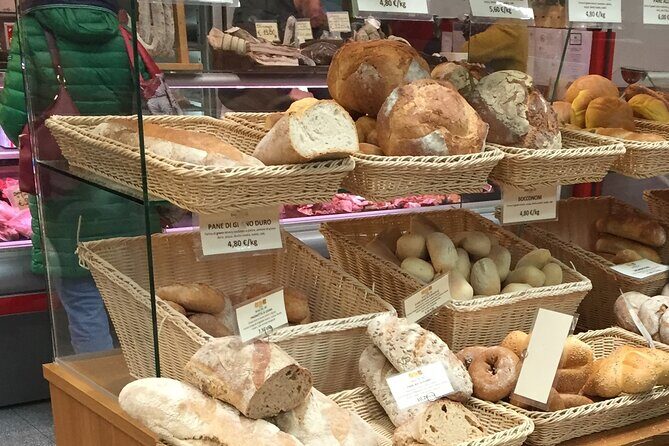 Como Food Tour and the Farmers Market - Piazza San Fedele: a calm pause in a medieval-feeling square