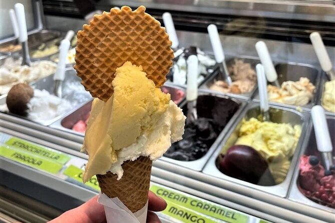 Como Food Tour and the Farmers Market - Piazza del Duomo and Broletto views: the big-sight stop without the museum day