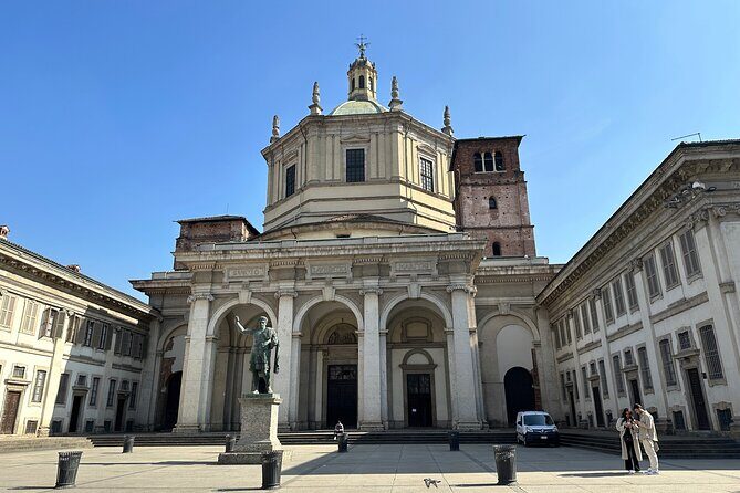 Eating Milan Street Food Tour with Guided Tasting and Sightseeing - Piazza del Duomo: admire the facade without the ticket hassle