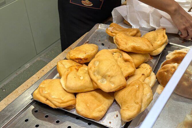 Eating Milan Street Food Tour with Guided Tasting and Sightseeing - Piazza Mercanti to Piazza della Scala: medieval heart, opera street energy