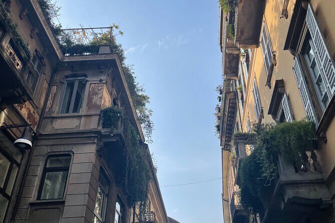 Explore History and Style with this Walking Tour in Milano - Discounts and Professional Connections: The Real Benefit