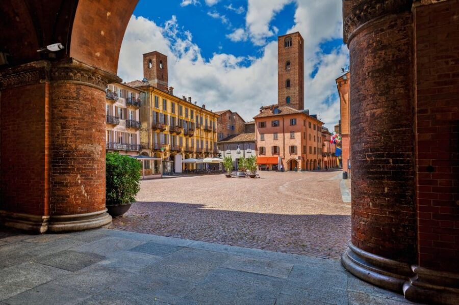 From Milan: Barolo Wine Tasting, Alba Tour and Castle Visit - Piedmont food, hazelnut cream, and how to handle lunch