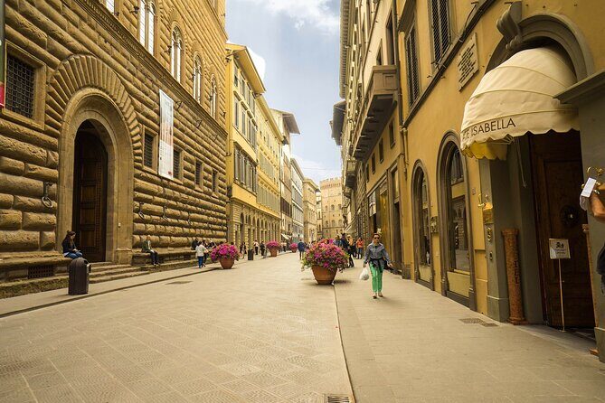 From Milan: Discover Florence & Pisa on an Exciting Full-Day Tour - Piazza della Signoria and the power of the Old Palace