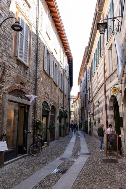 From Milan: Varenna, Bellagio, and Como Day Trip - Como city time: Cathedral area and the lakeside promenade