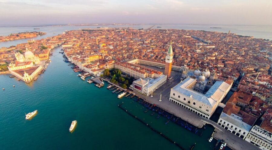 From Milan: Venice City Highlights Guided Day Trip - First views from the water: transfer to San Marco