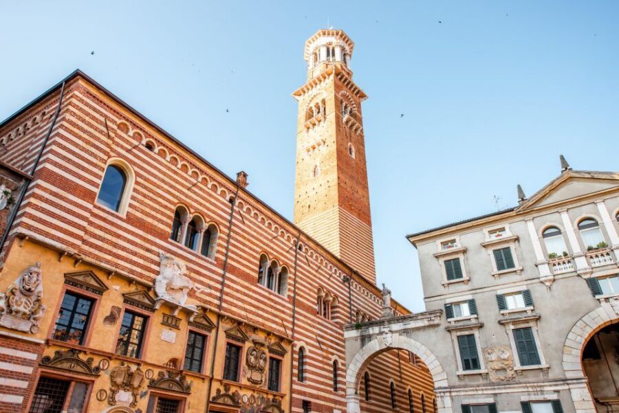 From Milan: Verona, Sirmione and Lake Garda with Boat Cruise - The guides and pace: what you want to look for