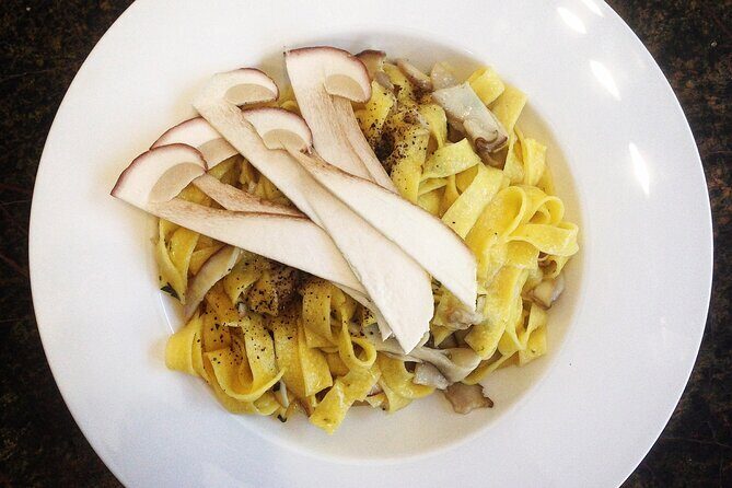 Gnocchi, Pasta, Tiramisù and Wine Class - Guides and hosting style: what you’ll likely notice quickly