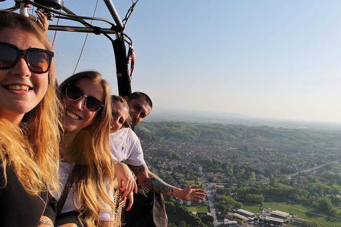 Hot air balloon flight Milan Monday-Friday - Getting From Bar8 to the San Colombano al Lambro Countryside