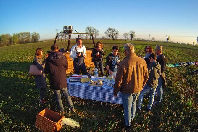 Hot air balloon flight Milan weekend - Before Takeoff: Briefing, Balloon Prep, and What You Should Do