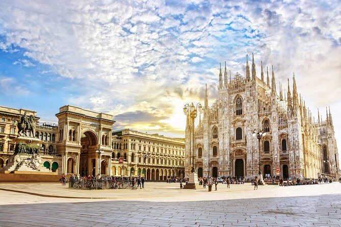 Inside Milan’s Duomo: Cathedral Tour with Optional Rooftop - The guide and the audio: how the experience stays understandable