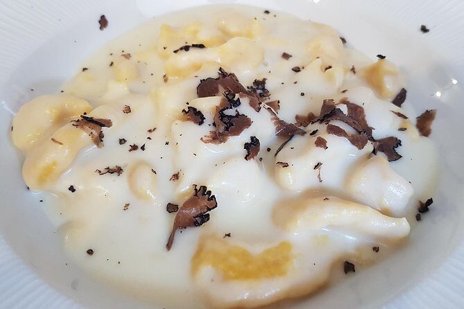 Italian Cocktail + Art of Making Pasta Cooking Class In Unique Milan Location - What the Small Group Limit Really Changes