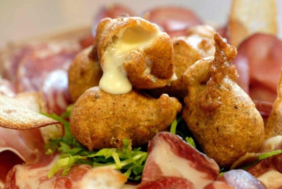 Lake Como: Food Walking Tour - Meeting at Piazza Duomo: starting your Como food loop the right way