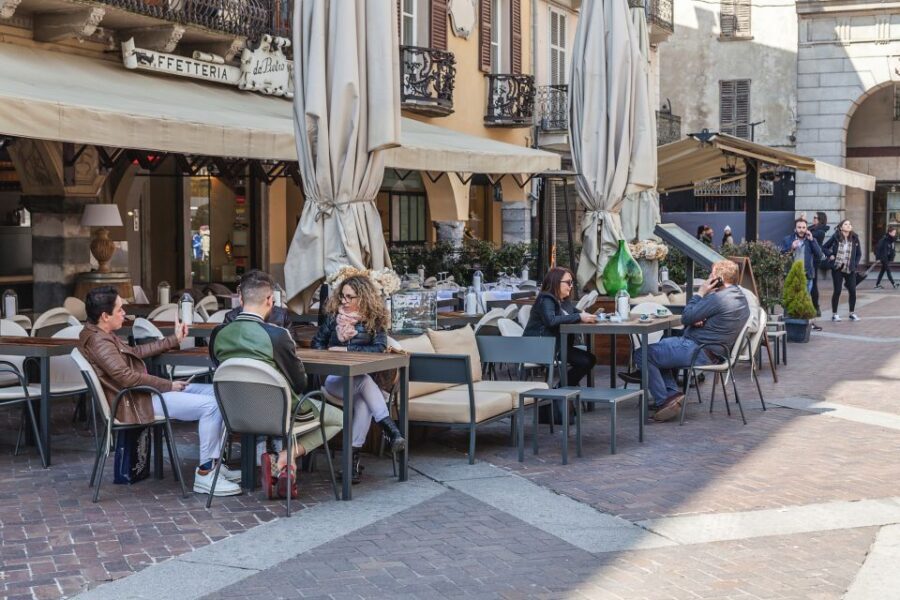 Lake Como: Food Walking Tour - Piazza Cavour dessert and coffee: finishing your meal cycle like an Italian