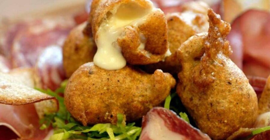 Lake Como: Food Walking Tour - Wine tasting first: Como’s drinks and what to look for