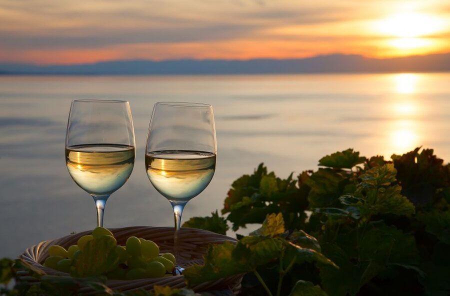 Lake Como: Winery Tour with Wine Tasting - Terrace Tasting With 3 Wines: How the Flight Stays Interesting