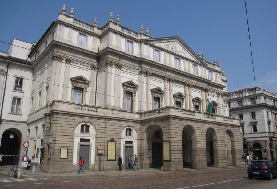 Milan: 2.5-Hour City Tour by Tram - Sforza Castle, Parco Sempione, and views toward Napoleon’s Arch of Peace