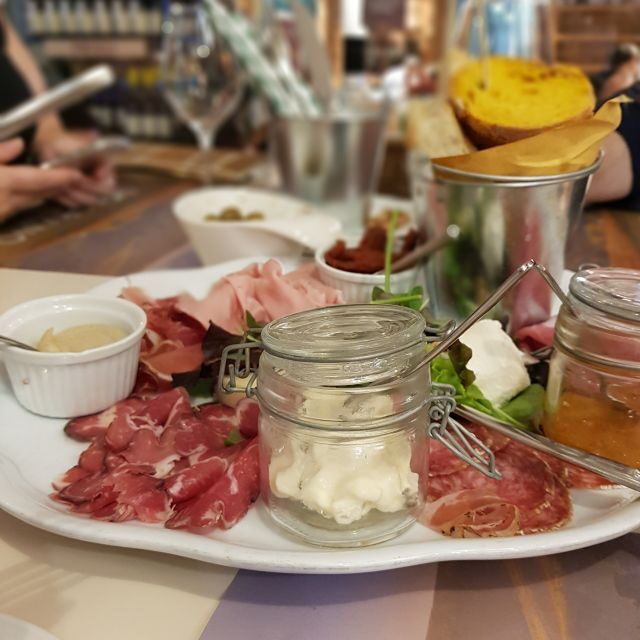 Milan: Bar-Hopping Tour with Welcome Drink - A quick word on guides and group comfort