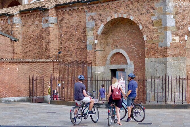 Milan: Bicycle Tour Live Tourist Guide 3 hours and half - Brera District: palaces, artists, and a neighborhood with ideas