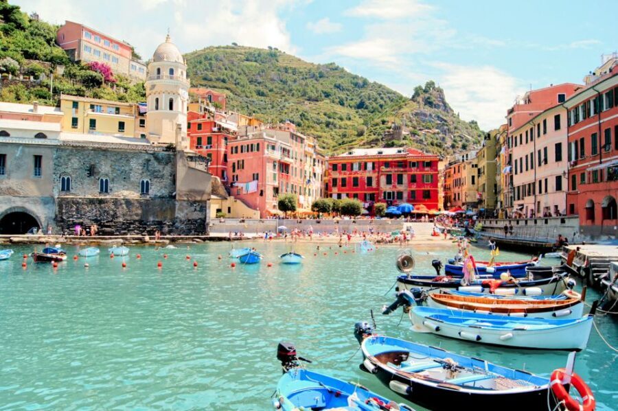 Milan: Cinque Terre Full-Day Guided Trip With Cruise - La Spezia to Manarola by boat: the views come first