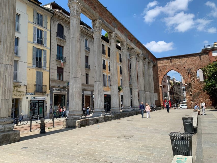 Milan: City Highlights Bike Tour - Duomo and Galleria: the big visual hits first