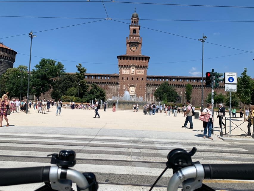 Milan: City Highlights Bike Tour - Arco della Pace and Parco Sempione: a green reset before the castle