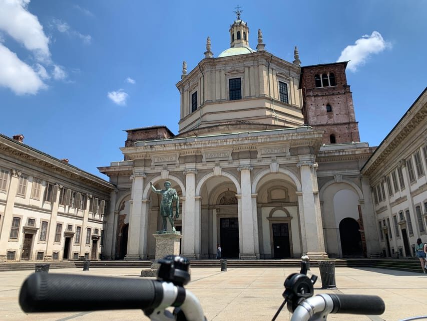 Milan: City Highlights Bike Tour - Sforza Castle and the scheduled break: the most asked-for time slot
