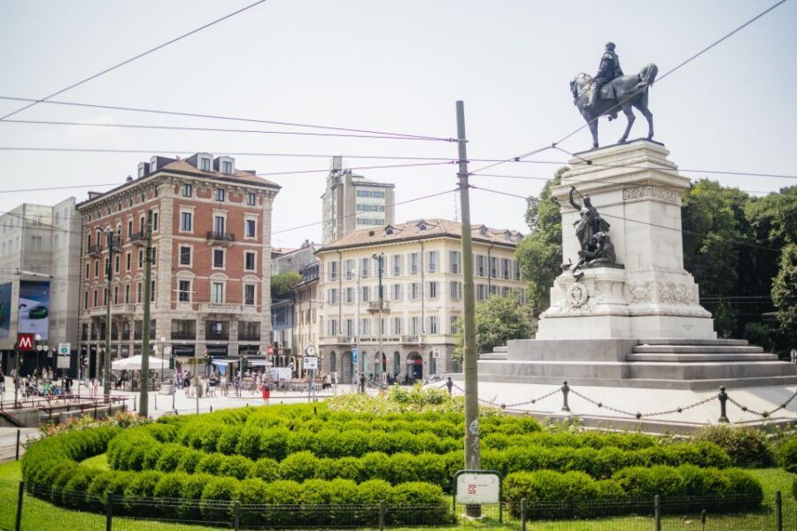 Milan: City Sightseeing Hop-On Hop-Off Bus with Audio Guide - Audio guide in 10 languages, plus Wi‑Fi on board