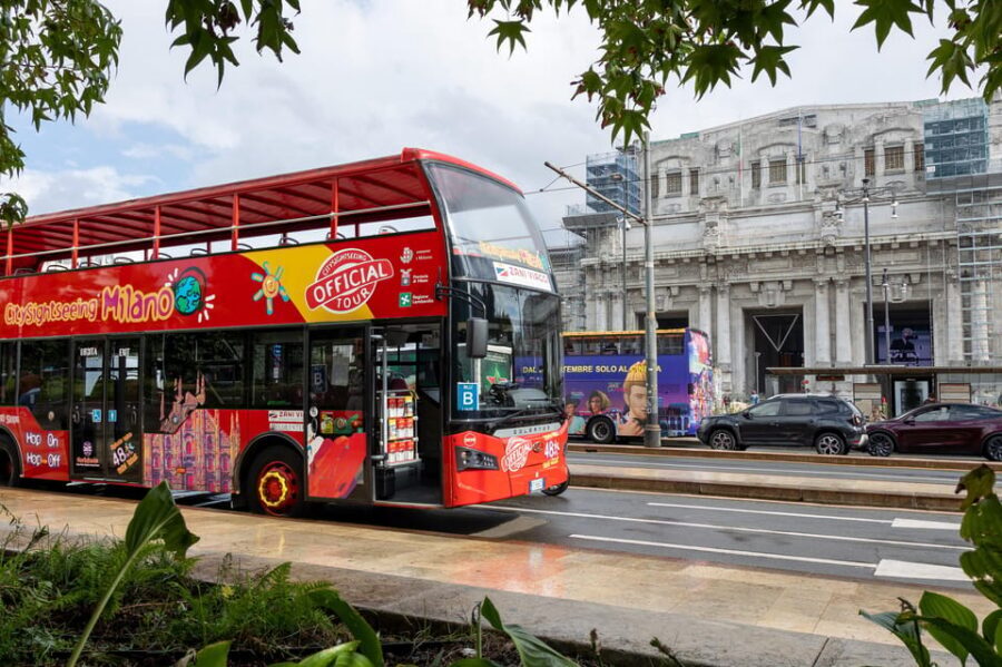 Milan: City Sightseeing Hop-On Hop-Off Bus with Audio Guide - Line B (Duomo to San Babila): a line for classic + modern mixing