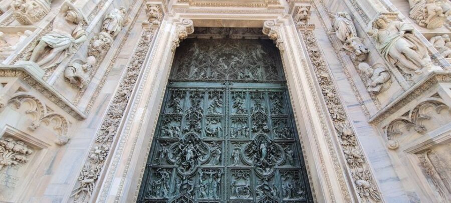 Milan: Duomo & Rooftop Tour with Optional Hop-On Hop-Off Bus - Dress code and restrictions: how not to get stuck at the door