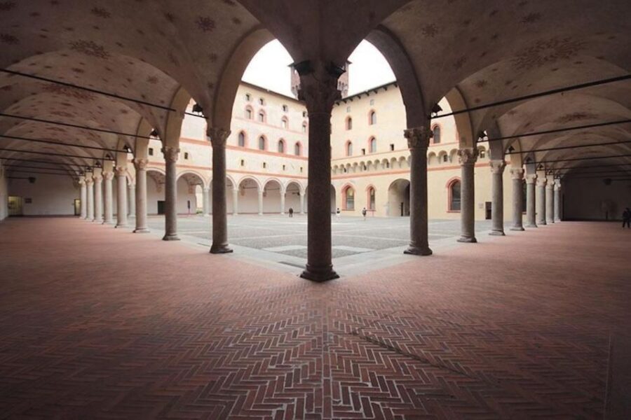 Milan: Duomo, Sforza Castle, and Pieta Guided Tour - Piazza della Scala and Palazzo Marino: quick hits with real context