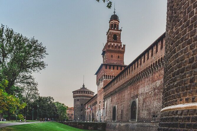 Milan Duomo, Sforza Castle and Pieta Guided Tour with Tickets - Piazza della Scala Walk: La Scala, Leonardo, and Milan’s City Hall
