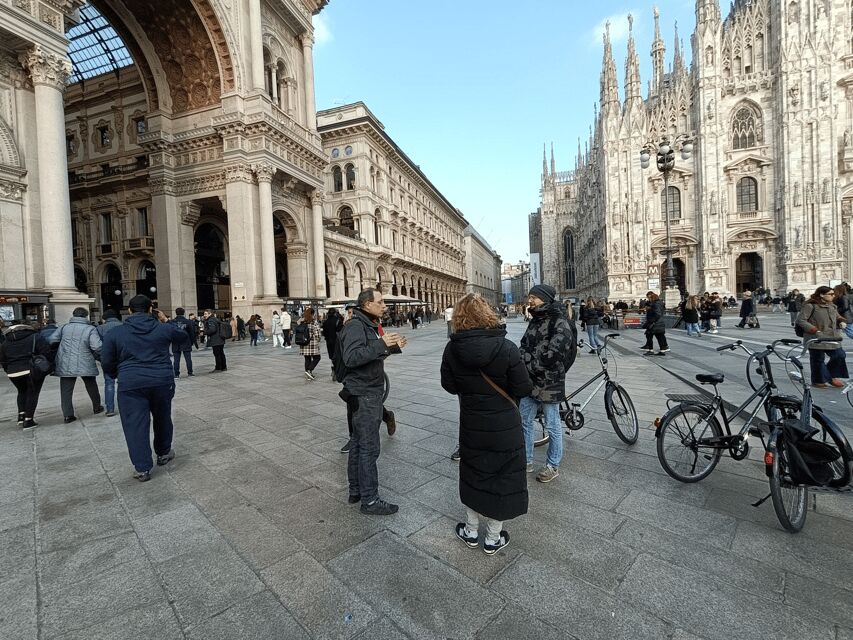 Milan: Guided Bike Tour - Peace Arch, Santa Maria delle Grazie, and the Darsena canal loop for photos