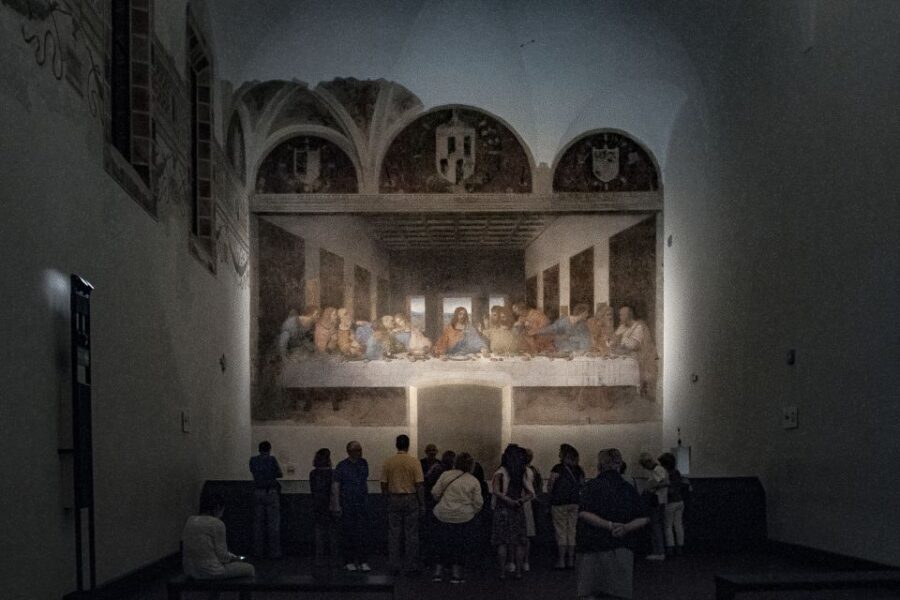 Milan: Guided Walking Tour with Last Supper Skip-the-Line - Piazza dei Mercanti and Bramante’s illusion: seeing the old city differently