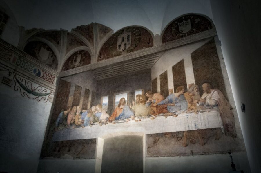Milan: Guided Walking Tour with Last Supper Skip-the-Line - La Scala and the Galleria Vittorio Emanuele II: Milan’s elegant show-and-shop