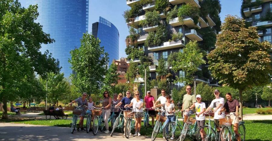 Milan: Highlights and Hidden Gems Guided Bike Tour - Getting Your Bearings Fast with Milan by Bike