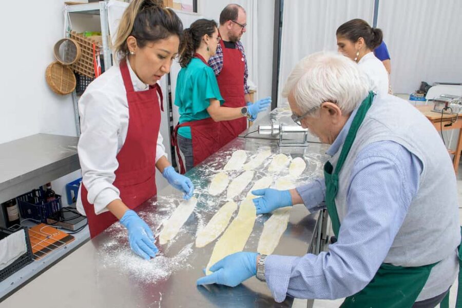 Milan: Italian Cooking Class with Food and Wine - The 3-hour rhythm: from antipasti snacks to your own dinner table