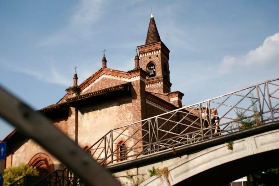 Milan: Navigli District Guided Canal Cruise - Navigli by boat: why this 1-hour cruise makes sense