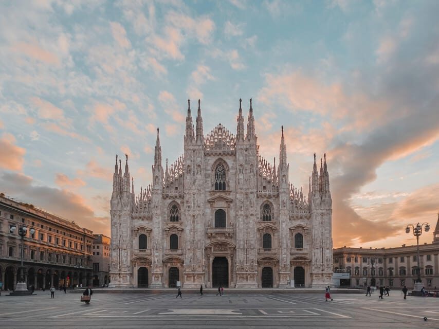 Milan: Night Tour by Bus - Getting on: Foro Bonaparte 10 and the one-loop limit